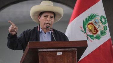 pedro castillo podria ser destituido de la presidencia del peru