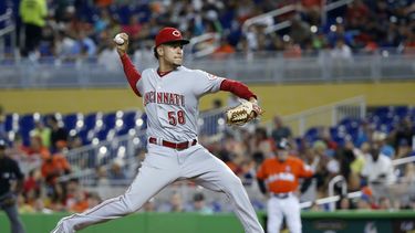 Novato Castillo saca de mala racha a los Rojos