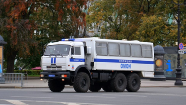 rusia regala al regimen cubano furgones policiales para trasladar presos