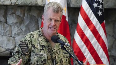 El comandante de las fuerzas estadounidenses en el océano Pacífico, almirante Samuel Paparo, en conferencia de prensa en la academia militar en Baguio, Filipinas, el 29 de agosto del 2024. (AP foto/Aaron Favila)