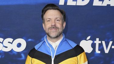 ARCHIVO - Jason Sudeikis llega al estreno de la tercera temporada de Ted Lasso el martes 7 de marzo de 2023 en el Regency Village Theatre de Los Ángeles. (Foto Jordan Strauss/Invision/AP, File)