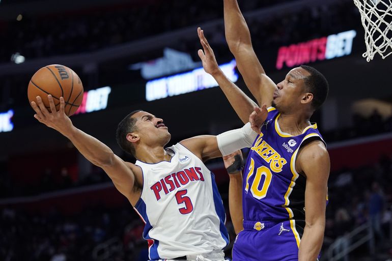 En duelo accidentado, Lakers remontan ante Pistons
