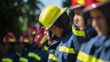 cubanos despiden como heroes a bomberos muertos en incendio de matanzas