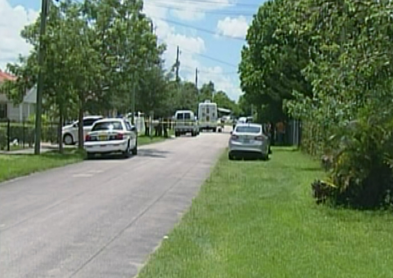 invaden cuarto mujer.png