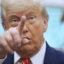 ARCHIVO – El presidente Donald Trump habla con reporteros en la Oficina Oval de la Casa Blanca, el 8 de mayo de 2025, en Washington. (AP Foto/Evan Vucci, Archivo)