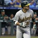 El dominicano Ramón Laureano, de los Atléticos de Oakland, recorre las bases al sacudir un jonrón en el juego del viernes 5 de mayo de 2023, ante los Reales de Kansas City (AP Foto/Ed Zurga)