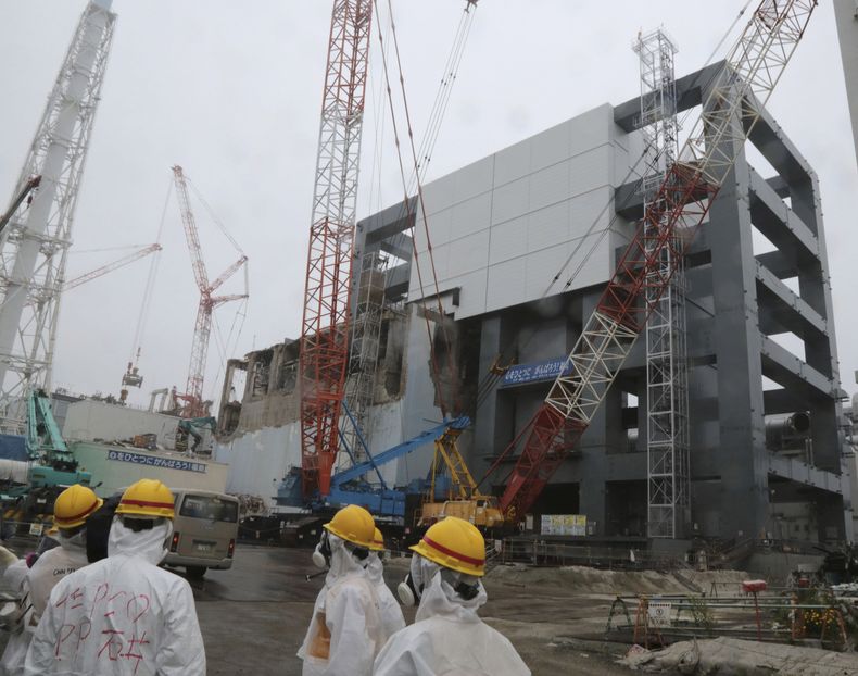 La estructura de acero usada para el retiro de combustible de la planta de la planta nuclear Fukushima Dai-ichi en Okuma, en la prefectura de Fukushima, Jap&oacute;n. en una imagen del 12 de junio de 2013. (Foto AP/Noboru Hashimto, Pool, Archivo)