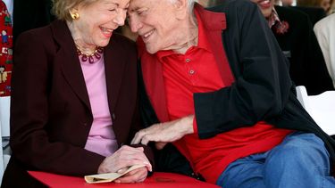 murio anne buydens, productora y viuda de kirk douglas