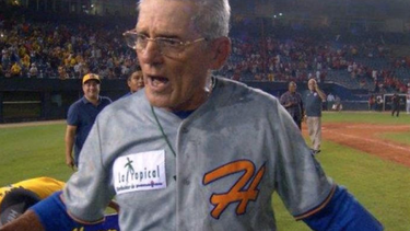 [video] suspendido un manager cubano por darle una bofetada a un jugador en panama