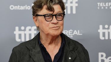 ARCHIVO - Robbie Robertson asiste a una conferencia de prensa de Once Were Brothers: Robbie Robertson and The Band el primer día del Festival Internacional de Cine de Toronto el jueves, 5 de septiembre de 2019, en Toronto. Robertson, el guitarrista principal y compositor de The Band, cuyos clásicos incluyen The Weight, Up on Cripple Creek y The Night They Drove Old Dixie Down, murió a los 80 años, según un comunicado de su manager. (Foto Chris Pizzello/Invision/AP, archivo)