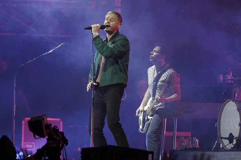 El vocalista Tom Chaplin de la banda de rock británica Keane durante su presentación en la 25ª edición del festival de música Vive Latino en la Ciudad de México, el domingo 16 de marzo de 2025. (Foto AP/Aurea Del Rosario)