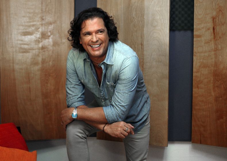 Carlos Vives en un estudio en Miami el 22 de octubre del 2012. El cantante y compositor colombiano, nominado a cinco Latin Grammys por su primer disco en ocho a&ntilde;os, planea lanzar otro, &ldquo;M&aacute;s coraz&oacute;n profundo&rdquo;, en abril de 2
