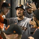 Gigantes conectan 5 jonrones y se imponen a Dodgers 7-4