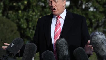 Trump resta importancia a las acusaciones contra Moore