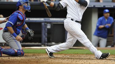 americateve | En esta foto del 18 de mayo de 2013, Robinson Can&oacute;, de los Yanquis de Nueva York, conecta un jonr&oacute;n frente a los Azulejos de Toronto. El martes 19 de noviembre, ejecutivos de los Mets de Nueva York se reunieron con los agentes de Can&oacute;