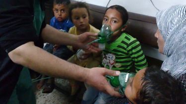 americateve | ARCHIVO - En esta imagen de archivo de un video obtenido de la Shaam News Network, un grupo activista anti Assad, y colocada eel 16 de abril del 2014, y que ha sido corrobiorada sobre la base de su contenido y otros reportes de la Associated Press, ni&nti