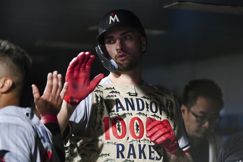 Matt Wallner, de los Mellizos de Minnesota, festeja tras batear un jonrón en el duelo del sábado 30 de septiembre de 2023, ante los Rockies de Colorado (AP Foto/Geneva Heffernan)