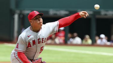 Angelinos derrotan a Texas; Trout recibe pelotazo en la mano