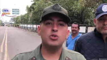 tension en la frontera: tres militares venezolanos se suman al gobierno interino