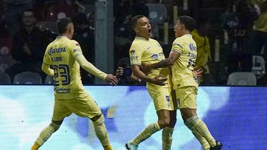 Pachuca derrota 2-0 a Santos y es 2do en México