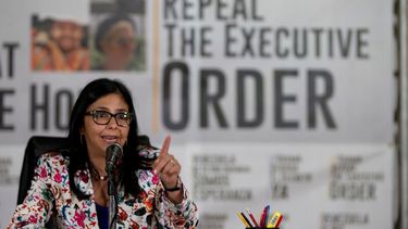 Canciller objeta que González defienda a opositores