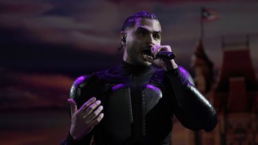 ARCHIVO - El rapero puertorriqueño Álvaro Díaz durante su presentación en el festival AXE Ceremonia en el Parque Bicentenario en la Ciudad de México el 23 de marzo de 2024. Díaz emprenderá una gira de su álbum Sayonara por México y Estados Unidos a partir de agosto de 2024. (Foto AP/Marco Ugarte, archivo)