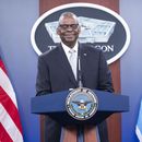 El secretario de Defensa de Estados Unidos, Lloyd Austin, participa en una conferencia de prensa en el Pentágono el jueves 1 de febrero de 2024 en Washington. (AP Foto/Kevin Wolf)