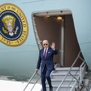 El presidente Joe Biden llega al Aeropuerto Internacional John F. Kennedy, el jueves 29 de junio de 2023, en Nueva York. (AP Foto/Andrew Harnik)