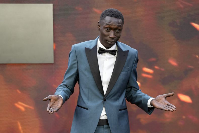 ARCHIVO - Khaby Lame posa para los fotógrafos durante la premiere de la cinta Oppenheimer en Londres, el 13 de julio de 2023. (Scott Garfitt/Invision/AP Archivo)