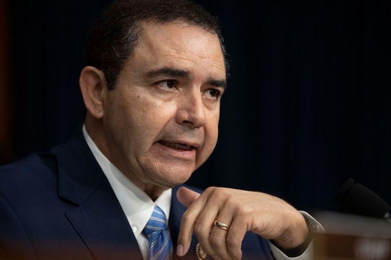 El representante demócrata por Texas Henry Cuellar en el Congreso en Washington el 10 de abril del 2024. (AP foto/Mark Schiefelbein)