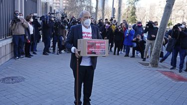 Un jubilado español denuncia la brecha digital en los bancos