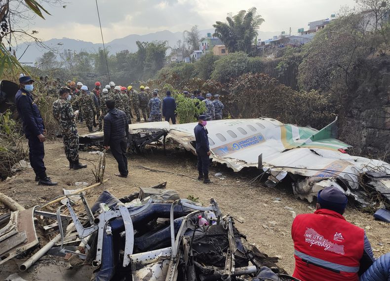REP-GEN AP EXPLICA-NEPAL-AVIÓN ESTRELLADO