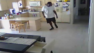queda captado en camara robo en vivienda de broward