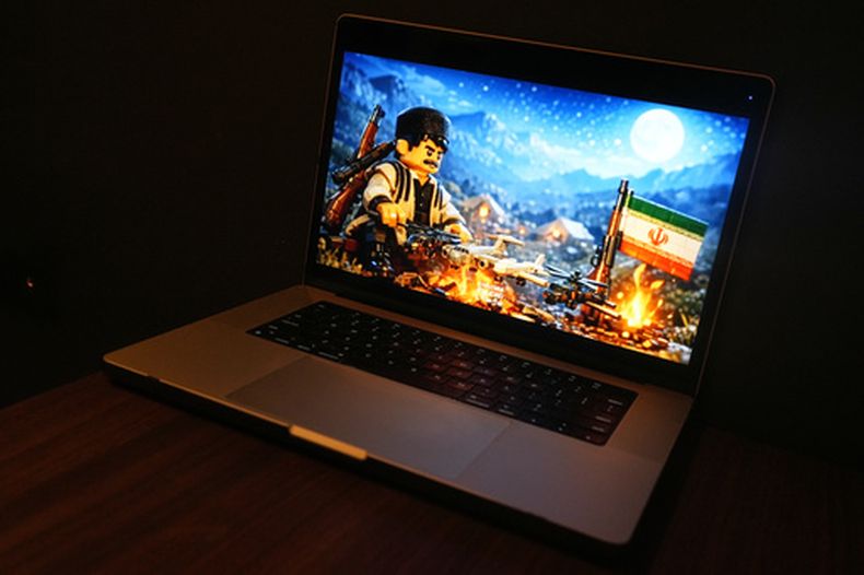 En la pantalla de la laptop se ve una animación generada por IA creada por un estudio pro-Irán que muestra a un iraní asando cuatro aviones estadounidenses sobre una hoguera, en Bruselas, el 8 de abril de 2026. (Foto AP/Sam McNeil)