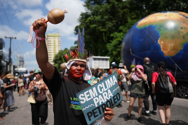Activistas indígenas en una manifestación en la conferencia COP30 en Belém, Brasil, el 17 de noviembre del 2025. (AP foto/Andre Penner)