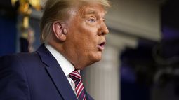la administracion trump ofrece un plan de indemnizacion para que aproximadamente 2 millones de empleados federales renuncien.