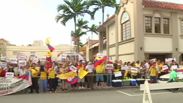 colombianos en miami protestaron hoy en contra del gobierno de juan manuel santos