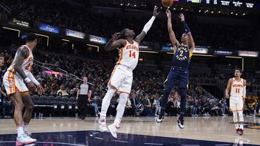 Con 6 triples de Hield, Pacers superan por 129-114 a Hawks