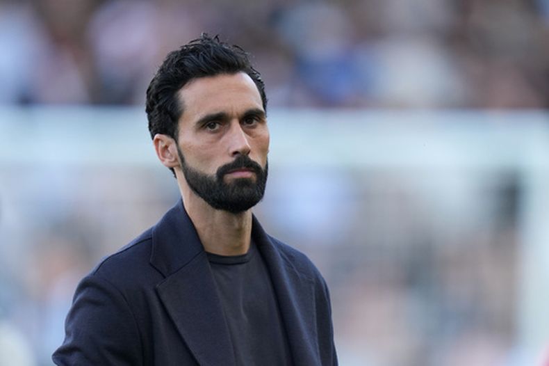 El técnico de Fulham Álvaro Arbeloa previo al comienzo del partido contra Manchester United en la Liga Premier, el domingo 20 de septiembre de 2026, en Londres. (AP Foto/Kin Cheung)