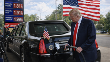 trump apunta contra gasolineras: quiere que los precios bajos de la gasolina lleguen para el 4 de julio