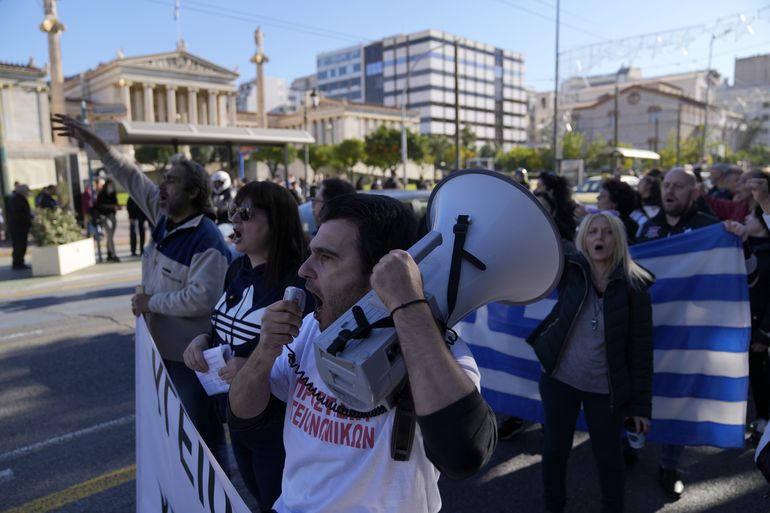 Grecia ordena vacuna obligatoria para mayores de 60 años