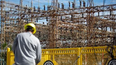 continuan las negociaciones en la aee