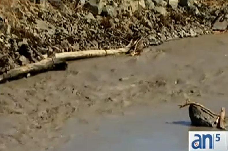 Al menos 14 personas han muerto y unas 108 están desaparecidas después de un enorme deslave en el Estado de Washington. Esta tarde los equipos de rescate trabajaban en condiciones sumamente peligrosas intentando encontrar a más víctimas.