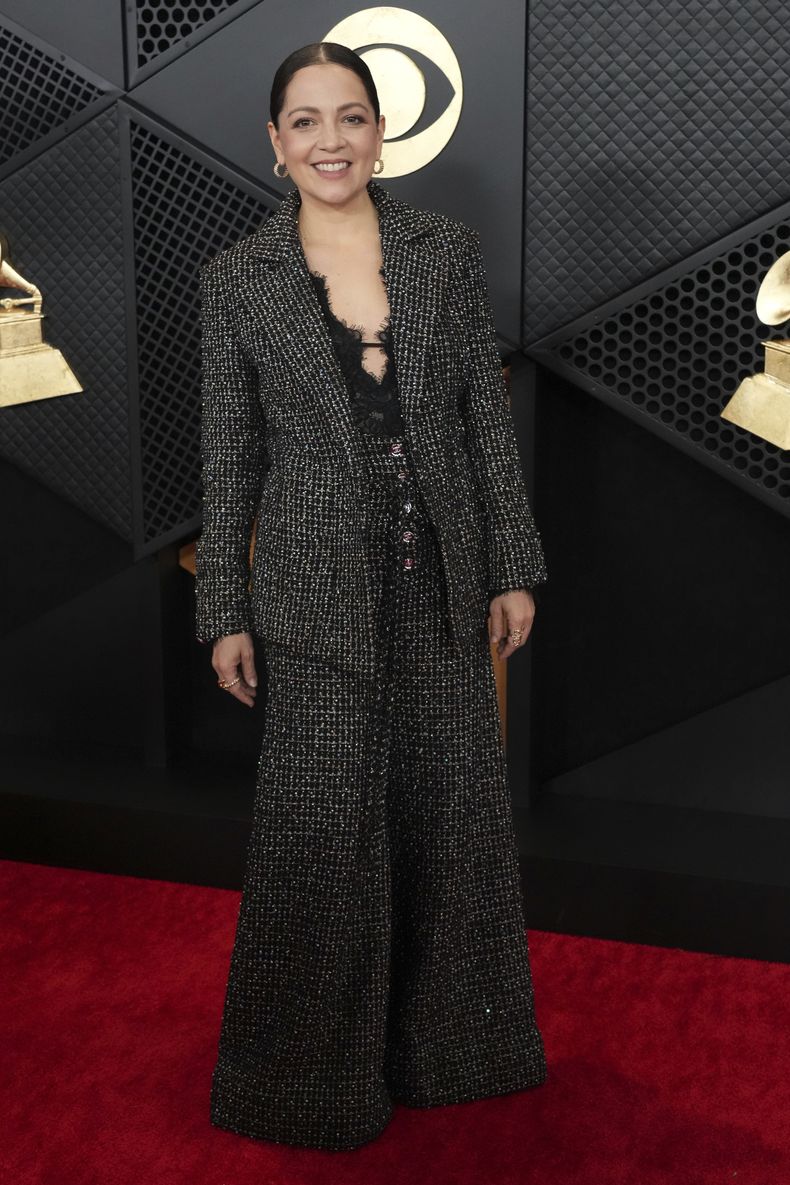 ARCHIVO - Natalia Lafourcade llega a la 66a entrega anual de los Grammy el 4 de febrero de 2024, en Los Ángeles. Lafourcade celebra sus 40 años cumplidos en febrero de 2024. (Foto Jordan Strauss/Invision/AP, archivo)