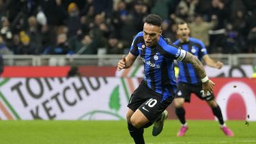 Osimhen anota 2; Napoli se aleja 16 puntos en la cima