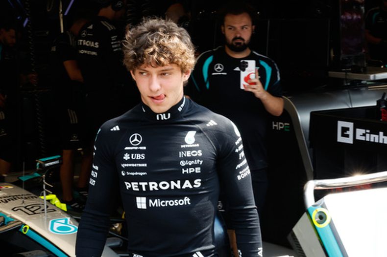 El italiano Andrea Kimi Antonelli, piloto de Mercedes, previo a la primera sesión de práctica de cara al Gran Premio de Fórmula 1 de Bélgica, el viernes 17 de julio de 2026, en Spa, Bélgica. (AP Foto/Geert Vanden Wijngaert)