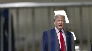 El expresidente Donald Trump afuera del tribunal en Manhattan el 30 de abril de 2024. (Justin Lane/Pool Photo via AP)