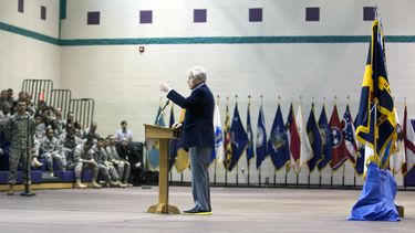 Ejército de EEUU retira a 588 de cargos delicados