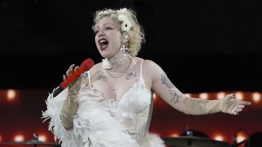 ARCHIVO - La cantante chilena Mon Laferte durante su presentación en la 25ª edición del festival de música Vive Latino en la Ciudad de México, el domingo 16 de marzo de 2025. (Foto AP/Aurea Del Rosario, archivo)