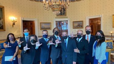 biden se reune con lideres de la comunidad cubana mientras su gobierno incrementa las sanciones contra la isla